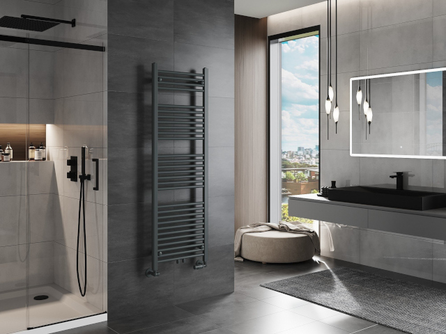 Kiveä muistuttavat laatat kylpyhuoneessa