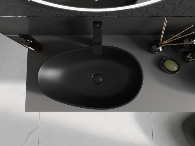 Kylpyhuoneen kaappi korkeudella