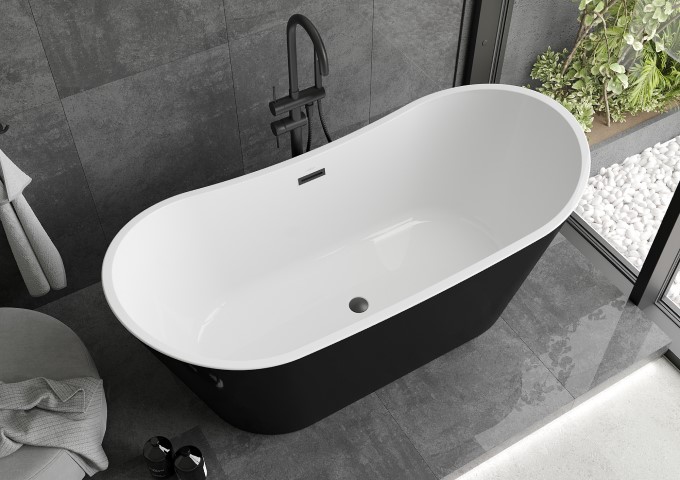 biało-czarna wanna wolnostojąca
