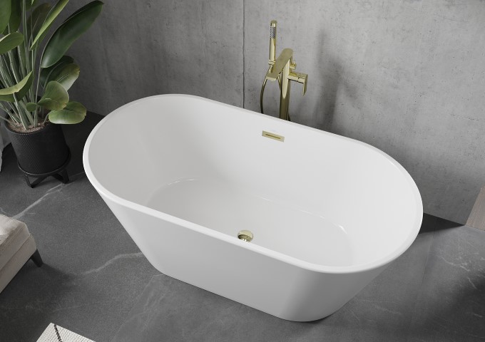 Vapaasti seisovat kylpyammeet ylivuodolla