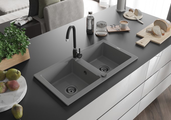 Mustat ikkunan alle asennettavat keittiöhanat