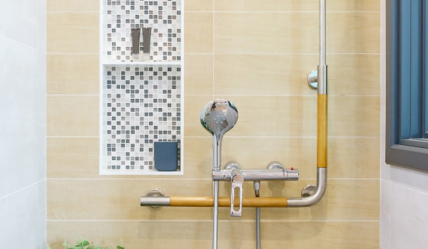 Kuinka asentaa seinäkaiteet?