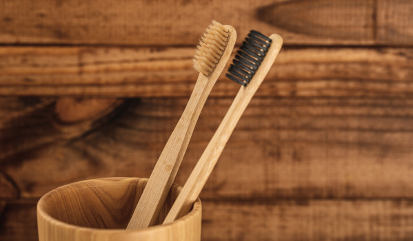 Muodikas kylpyhuone - tyylikkäitä tarvikkeita hampaiden puhdistukseen