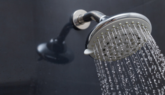 Upotettuja kylpyamme-suihkuhanoja kylpyhuoneessasi