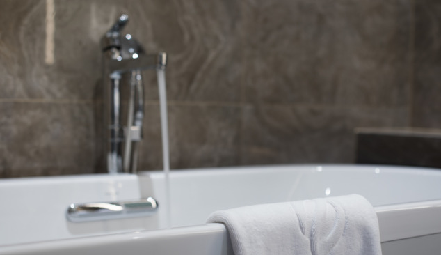 Minimalistiset kylpyamme- ja suihkuhanat - hitti vai huti?