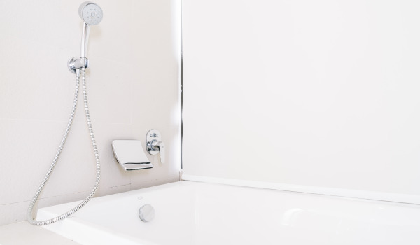 Monikäyttöiset pistekohtaiset suihkusetit