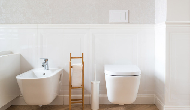 Kenelle voi olla hyötyä seinälle asennetusta bideestä