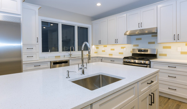 Mitä nestettä kaataa keittiöannostelijaan?