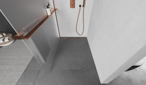 Eksklusiivinen ruusukulta kylpyhuoneessa