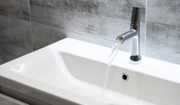 Miten puhdistaa kylpyhuoneen hanat?