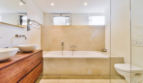 Ammeen peittäminen – miten tehdä suorakulmaisen tai kulma-ammeen peite?