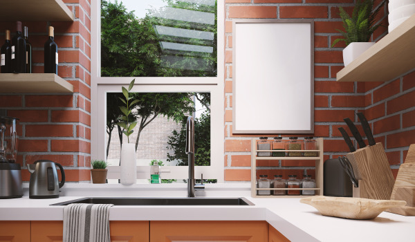 Tiiliseinä keittiössä. Mikä seinien väri sopii parhaiten punatiileen?