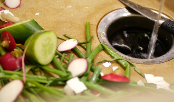 Urakoimari: kuinka jätevesimylly toimii altaan alla? Onko se sen arvoinen?