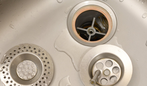 Automaattinen vai perinteinen hajulukkosifoni - kumpi valita ja mitkä ovat erot?