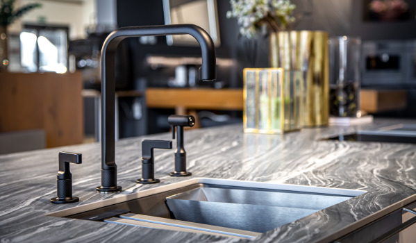 Musta hana keittiössä. Onko se hyvä idea?