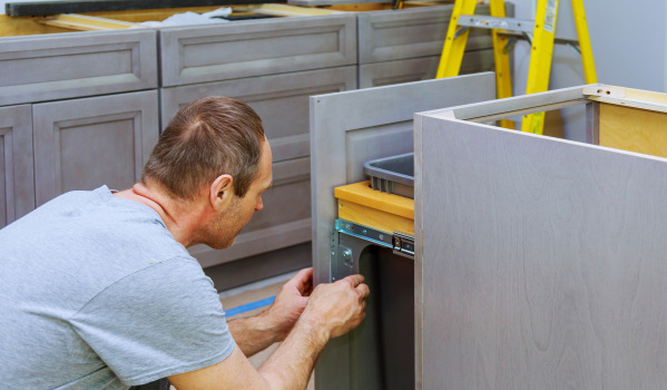 Roskakori pesualtaan alla? ei välttämättä!