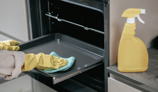 Kuinka puhdistaa uuni?