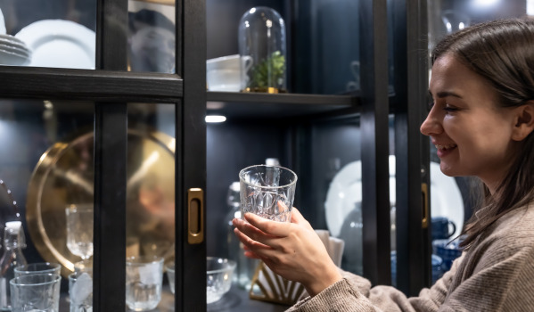 Vitrini - epätyypillinen huonekalu keittiöön