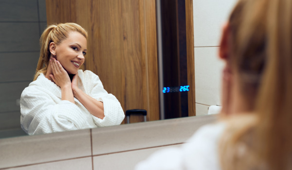 Kuinka viimeistellä liimattu peili?