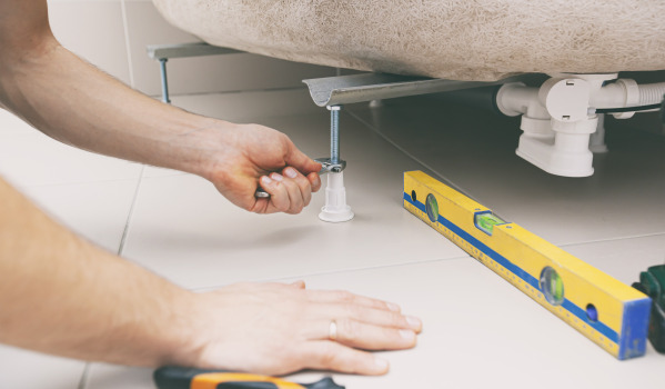 Kuinka asentaa suorakulmainen suihkutarjotin?