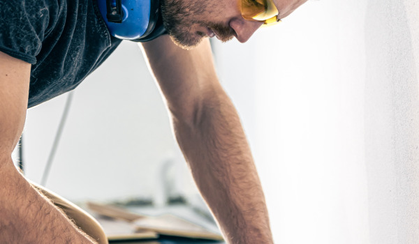 Millä leikata vinyylipaneeleita?