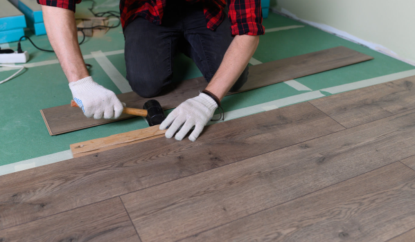 Soveltuvatko vinyylipaneelit kylpyhuoneeseen?