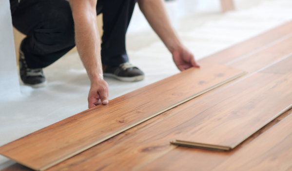 Kuinka tasoittaa lattia laminaatin alle ilman tasoitetta?