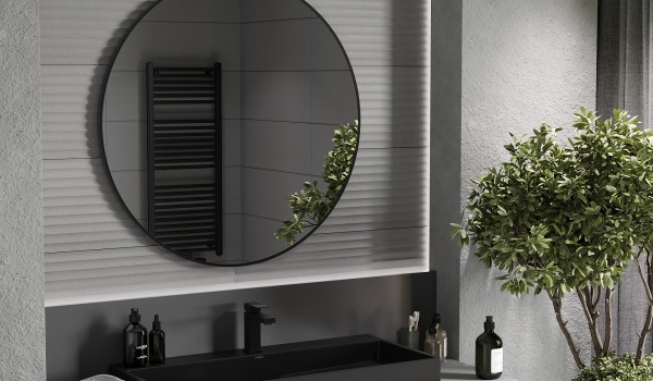 Tumma kylpyhuone teollisuustyylillä