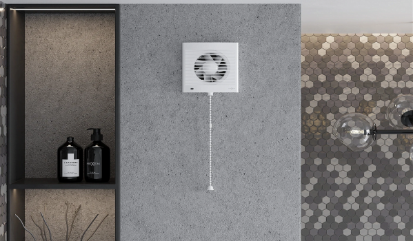 Voiko kylpyhuoneen tuuletin olla suihkun yläpuolella?