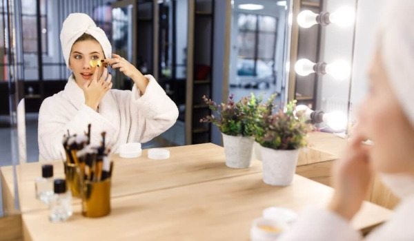 Mikä peili meikkaukseen kannattaa valita?