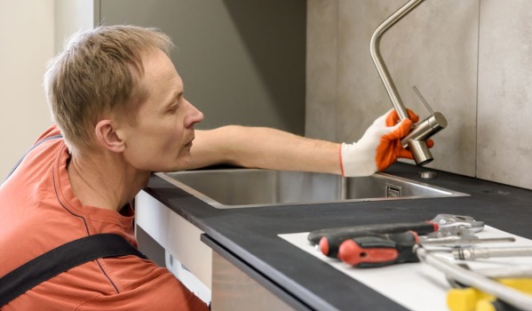 Kuinka avata tukossa oleva keittiöallas? Kotikonstit sen avaamiseen