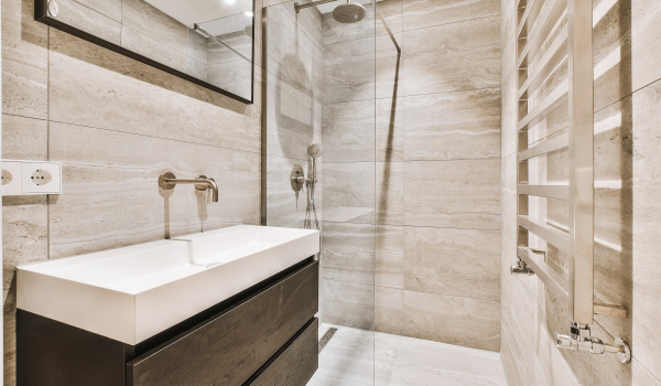 Upotettavat suihkujärjestelmät - toiminnallisuus ja moderni muotoilu