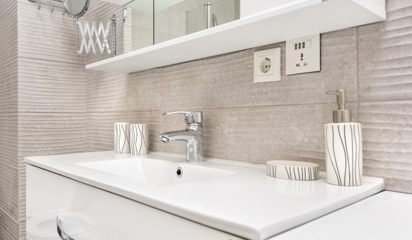 Mihin kiinnittää kylpyhuoneen hyllyt?