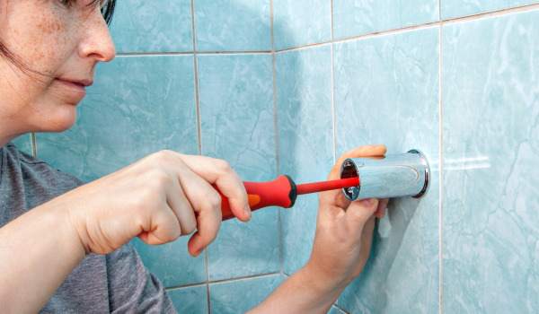 Kuinka asentaa suihkutelineet?