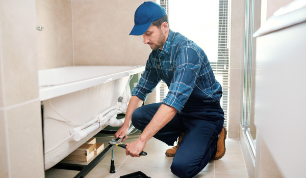 Kuinka asentaa suorakulmainen kylpyamme?